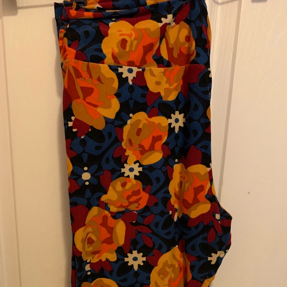 LuLaRoe Tall and Curvy Leggings